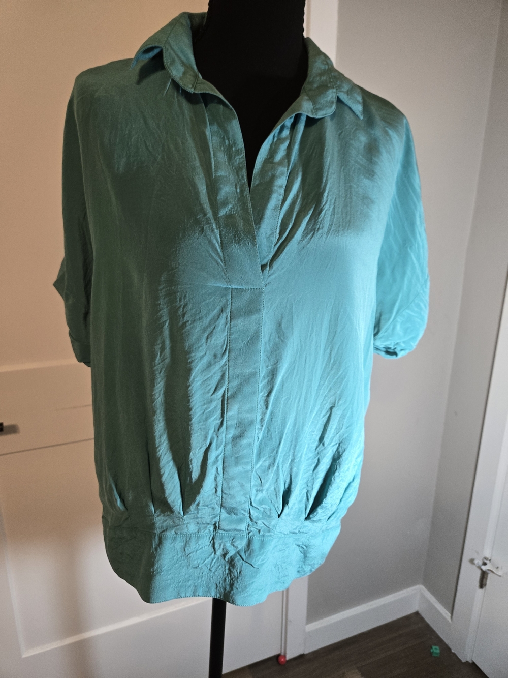 INCLAN STUDIO Houston 100% Silk Teal Turquoise V-Neck Banded Hem Blouse M